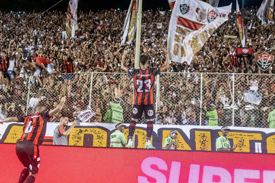 Mateus Gonçalves comemora gol em Ba-Vi, no Barradão (Foto: Victor Ferreira / EC Vitória)