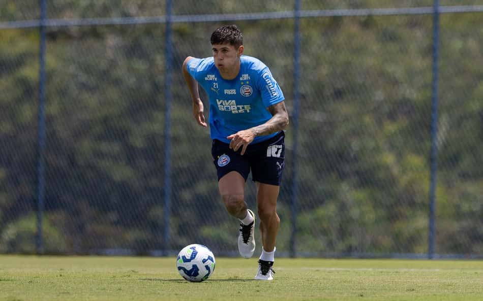 Zagueiro titular do Bahia volta ao treinos antes do jogo contra o Grêmio