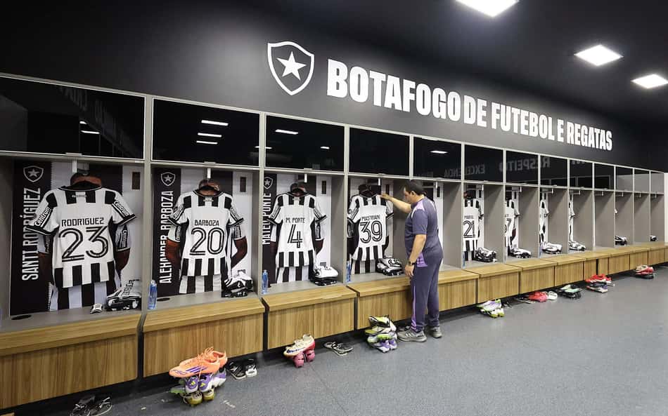 Botafogo está escalado com surpresa no ataque para jogo contra o Bahia; veja