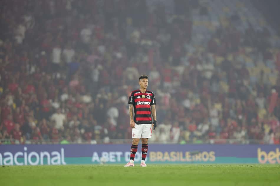 Jorge Carrascal, do Flamengo, durante partida no Maracanã (Foto: Gilvan de Souza/Flamengo)