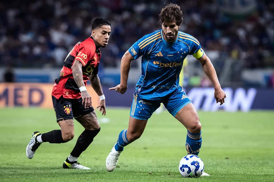 Volante Lucas Silva, do Cruzeiro, contra o Sport (Foto: Gustavo Aleixo/Cruzeiro)