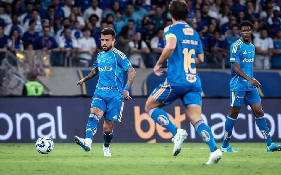 Meia do Cruzeiro tem confirmada fratura na costela em jogo contra o Sport