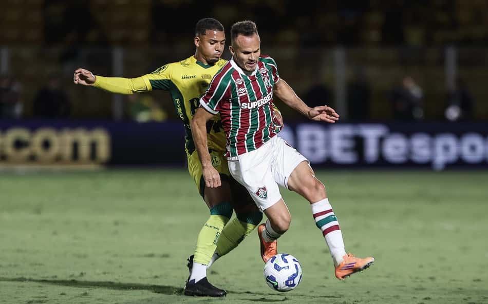 Renê reclama da arbritagem após derrota do Fluminense: 'O jogo é de contato'