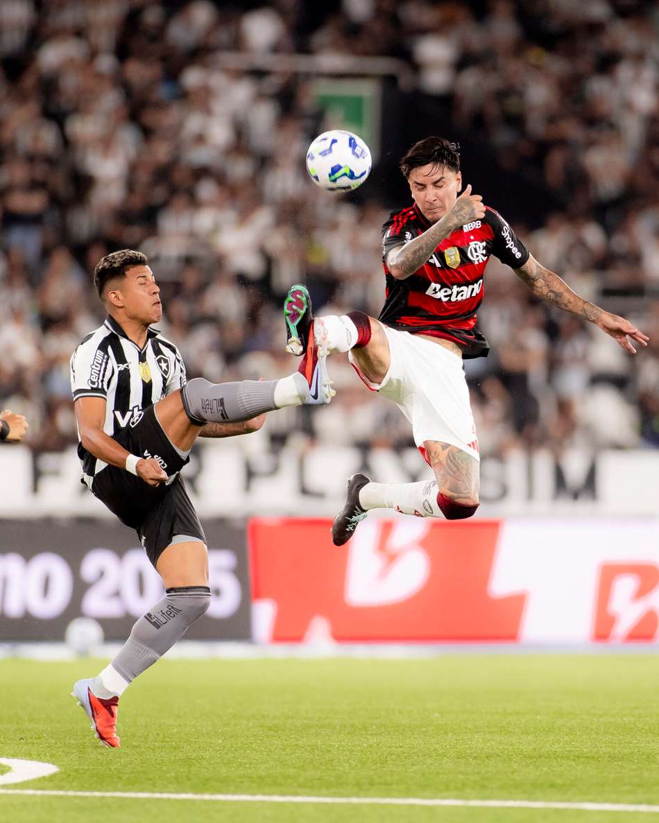 Pulgar durante Flamengo x Botafogo no Estádio Nilton Santos (Foto: Adriano Fontes/Flamengo)