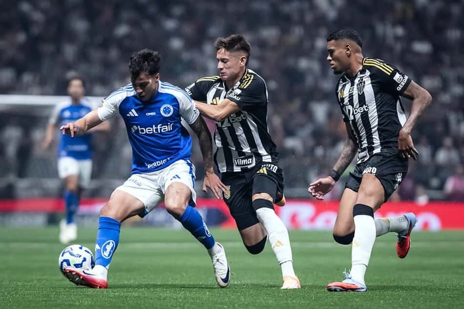 Kaio Jorge, do Cruzeiro, e Ivan Román, do Atlético-MG (Foto: Gustavo Aleixo/Cruzeiro)