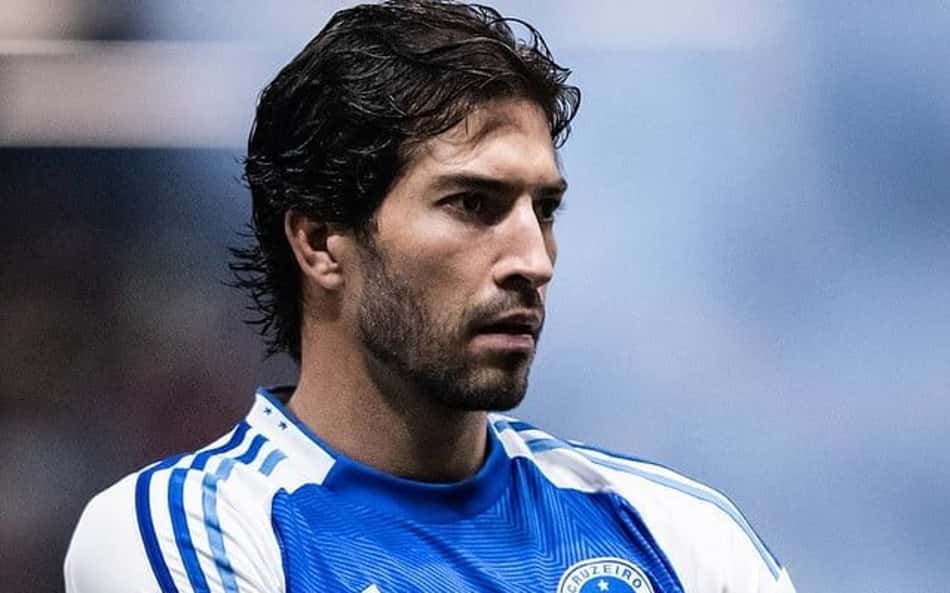 Capitão do Cruzeiro admite que pensou em tirar o time de campo