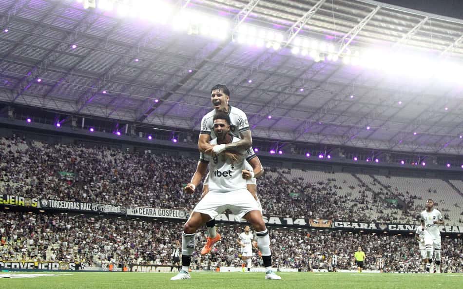 Chris Ramos e Correa comemorando gol do Botafogo (Foto: Vítor Silva/Botafogo)