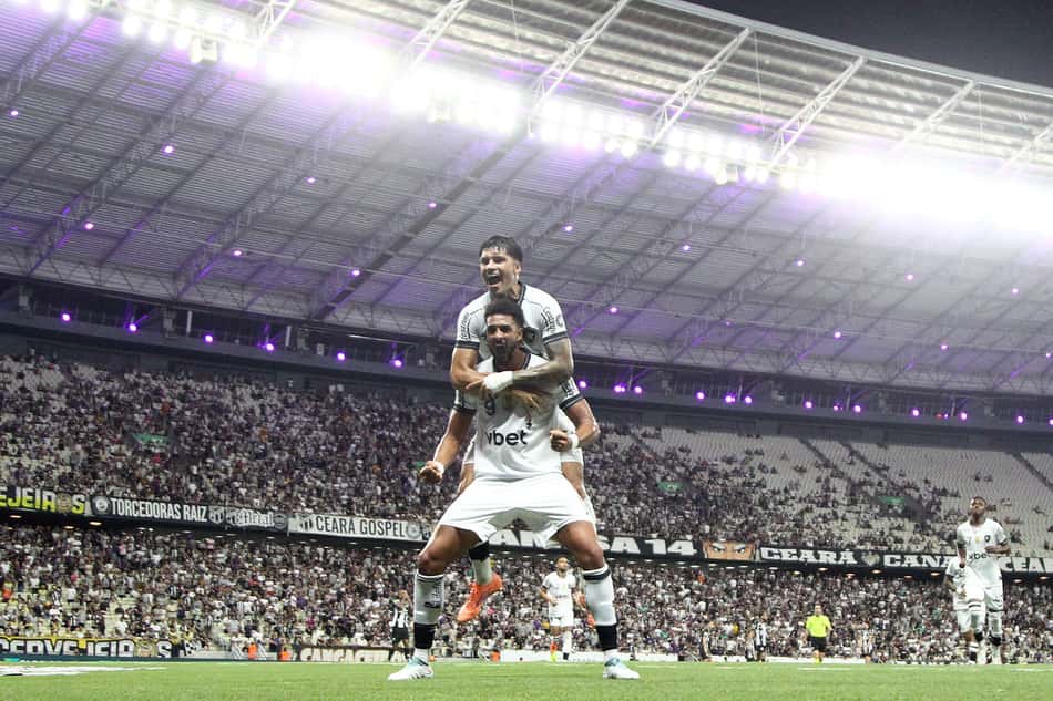 Chris Ramos e Correa comemorando gol do Botafogo (Foto: Vítor Silva/Botafogo)