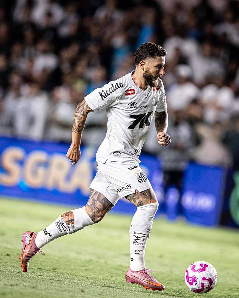 Zé Rafael será desfalque para o duelo do Santos contra o Botafogo por suspensão. (Foto: Raul Baretta/ Santos FC)