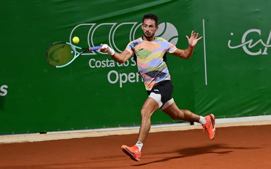 O argentino Mariano Navone avança na estreia no Costa do Sauípe Open (João Pires/Fotojump)
