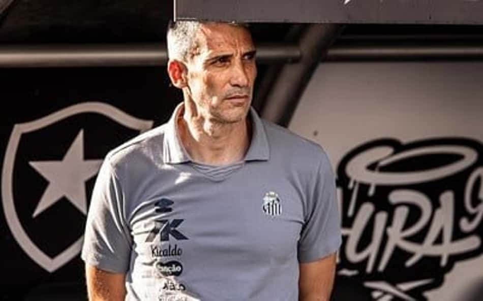 Vojvoda acumula duas vitórias com o Santos em nove jogos. (Foto: Raul Baretta/ Santos FC)
