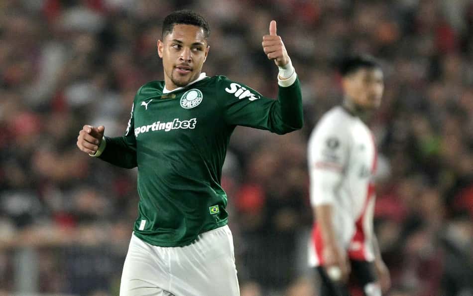 Torcedores reagem a lance de Vitor Roque em LDU x Palmeiras: 'Não dá'