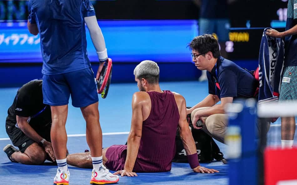Alcaraz desiste do Masters 1000 de Xangai após lesão