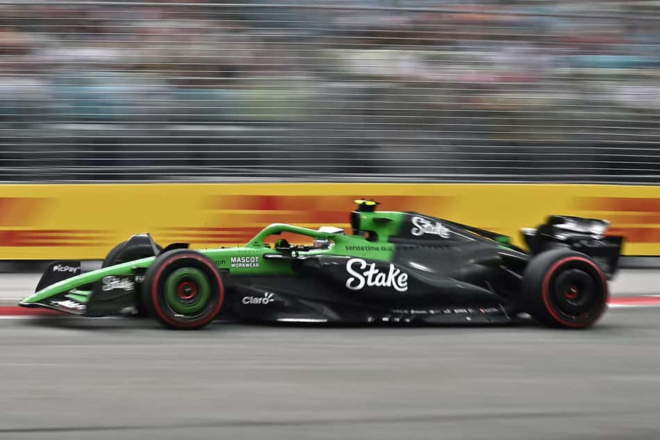 Gabriel Bortoleto, da Sauber, no treino livre no GP de Singapura (Foto: Lillian SUWANRUMPHA / AFP)