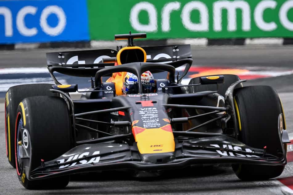 Max Verstappen lidera TL3 do GP de SIngapura de F1 (Foto: ROSLAN RAHMAN / AFP)