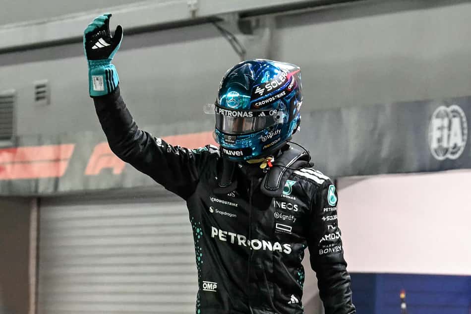 George Russell é pole no GP de Singapura (Foto: MOHD RASFAN / AFP)