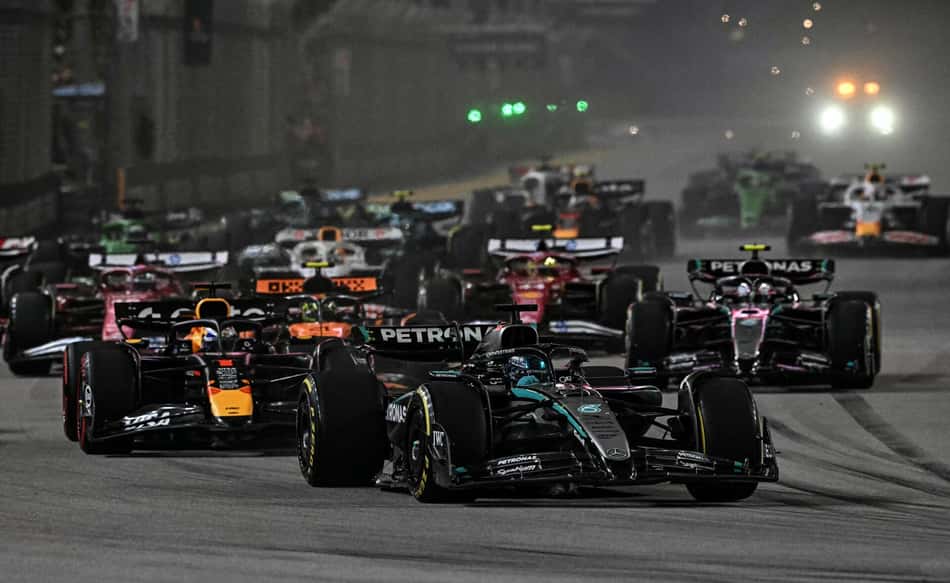 Largada do GP de Singapura de F1 (Foto: Lillian SUWANRUMPHA / AFP)