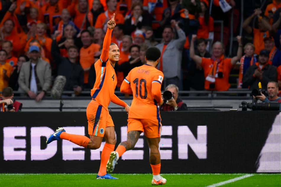Virgil van Dijk marcou um dos gols da goleada da Holanda sobre a Finlândia (Foto: JOHN THYS / AFP)