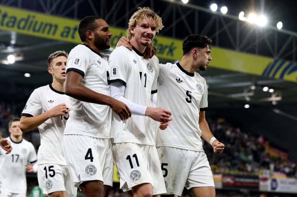 Nick Woltemade comemora gol da Alemanha diante da Irlanda do Norte pelas Eliminatórias (Foto: Paul Faith / AFP)