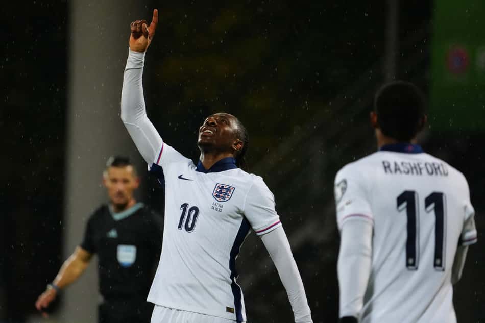 A Inglaterra se garantiu na Copa do Mundo após derrotar a Letônia por 5 a 0, pelas Eliminatórias Europeias à Copa do Mundo de 2026 (Foto: Gints Ivuskans / AFP)