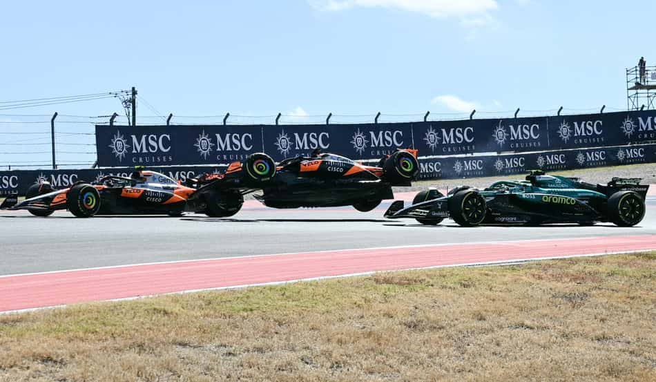 Batida entre Piastri e Norris no GP dos EUA de F1 (Foto: Jim Watson / AFP)