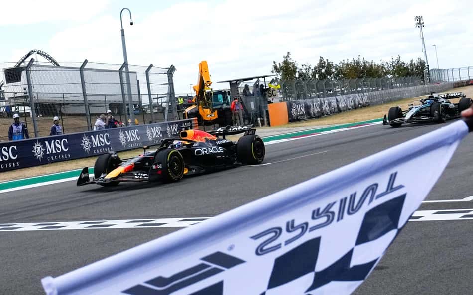 F1: Verstappen vence sprint dos EUA com abandono das McLaren; Bortoleto é 11º