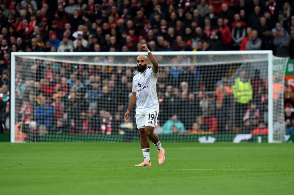 Mbeumo comemora seu gol pelo United contra o Liverpool (Foto: PETER POWELL / AFP)