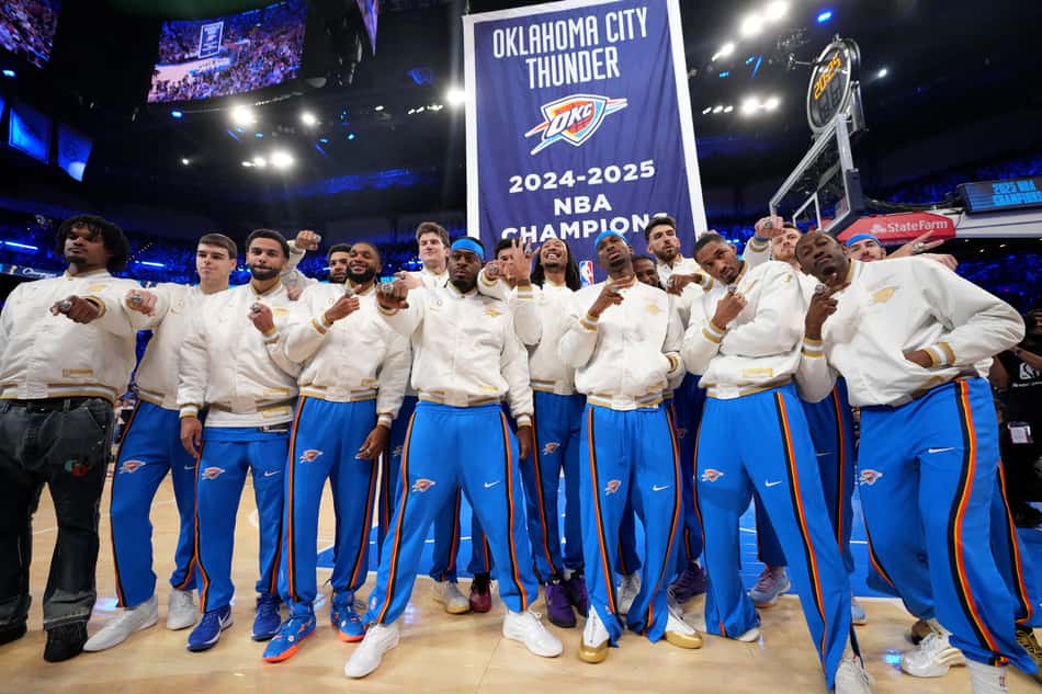 OKC recebe anel de campeão da temporada da NBA; veja fotos