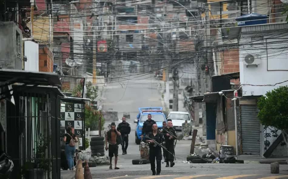 Estrangeiro, treinador do Fluminense fala sobre problemas de segurança no Rio de Janeiro