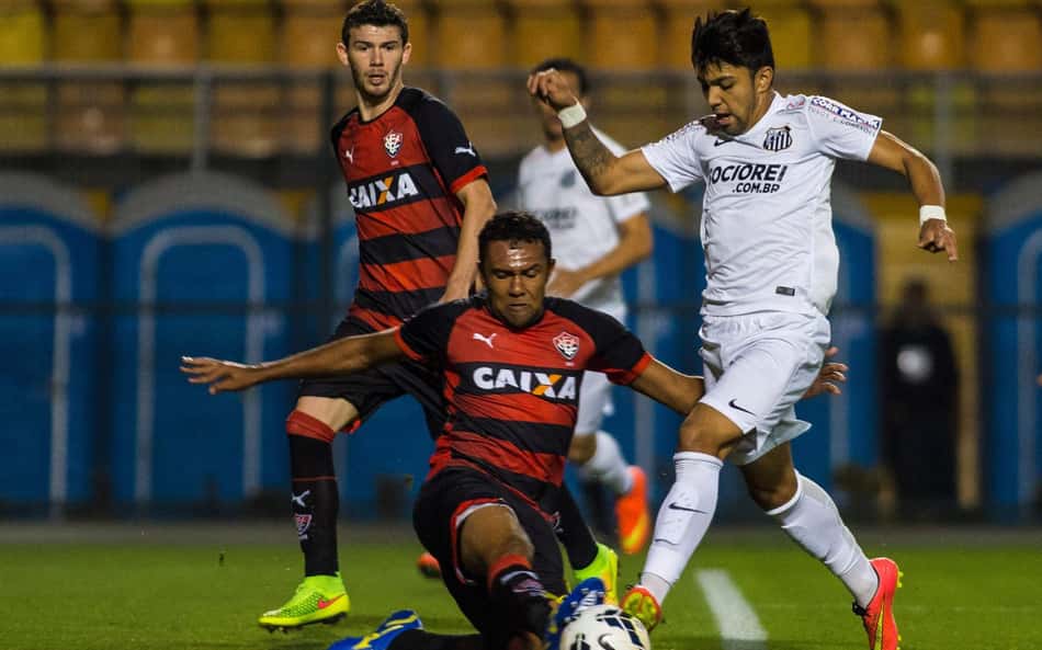 Gabigol em ação na partida entre Santos e Vitória (Foto: Daniel Vorley/AGIF)