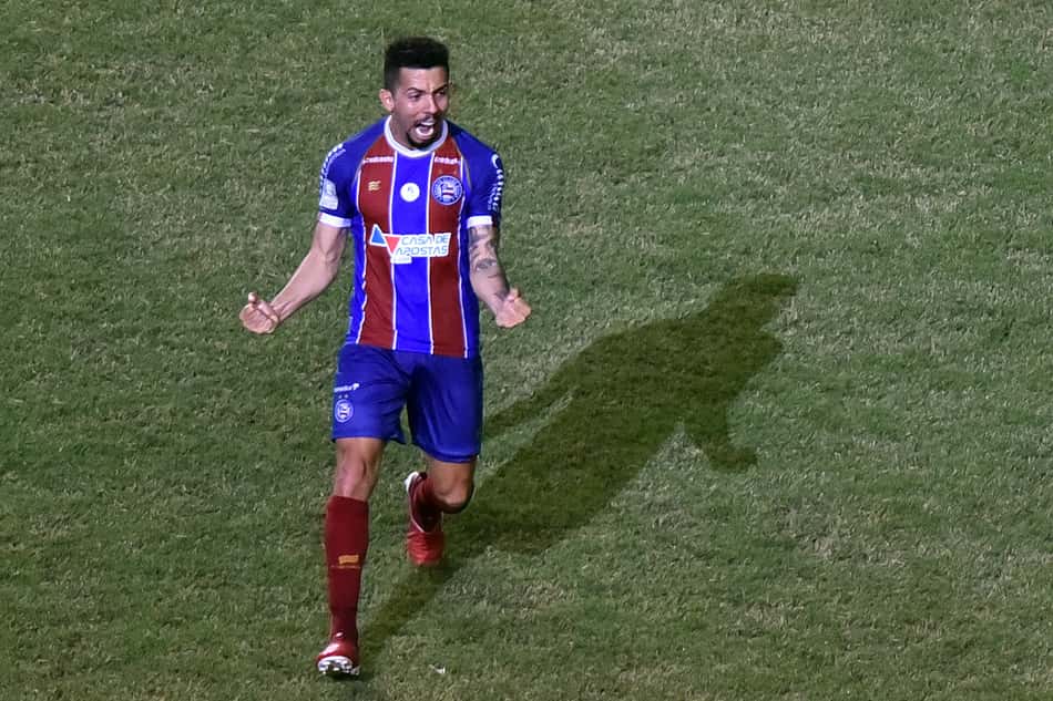 Flávio comemora gol pelo Bahia na Copa do Nordeste 2020 (Foto: Walmir Cirne/AGIF)
