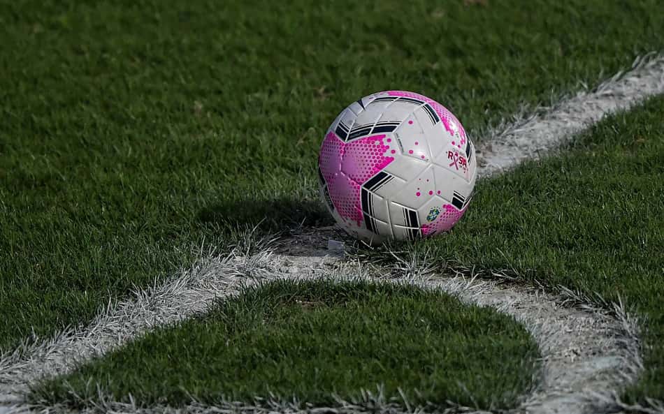 Clubes das Séries A e B promovem ações do Outubro Rosa (Foto: Thiago Ribeiro/AGIF)