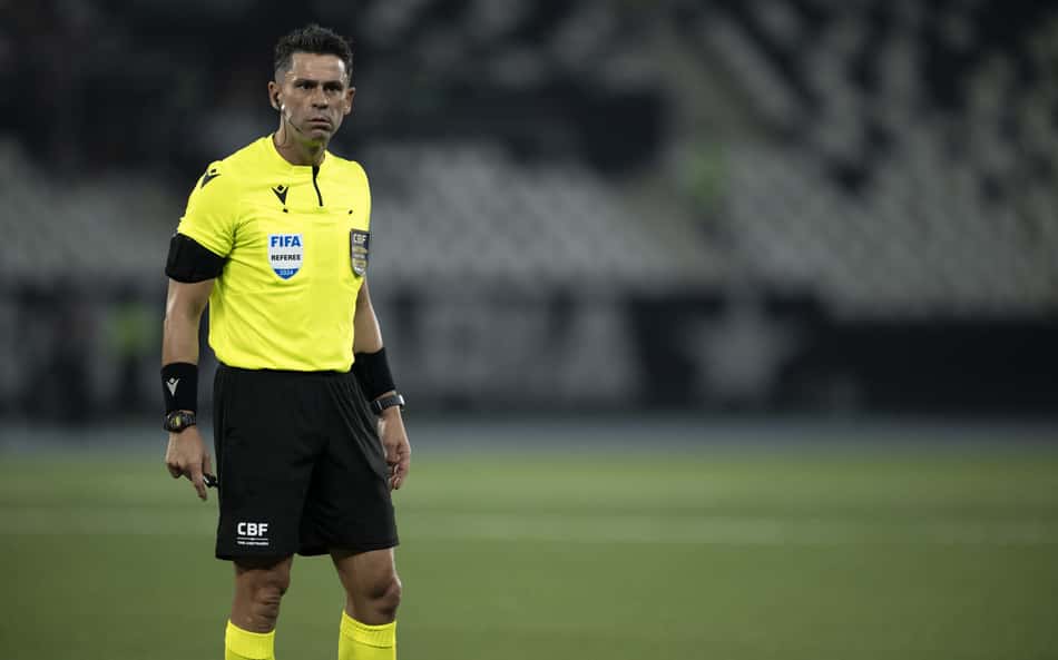 Internacional e Botafogo duelam pelo Brasileirão com arbitragem paulista