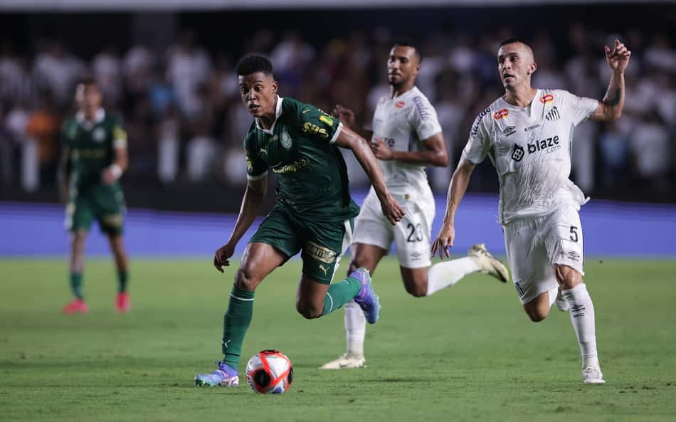 Santos acumula apenas uma vitória em clássicos nesta temporada. (Foto: Ettore Chiereguini/AGIF)