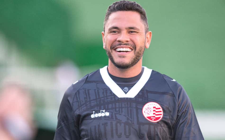 Guilherme dos Anjos, hoje auxiliar no Náutico (Foto: Anderson Romao/AGIF)