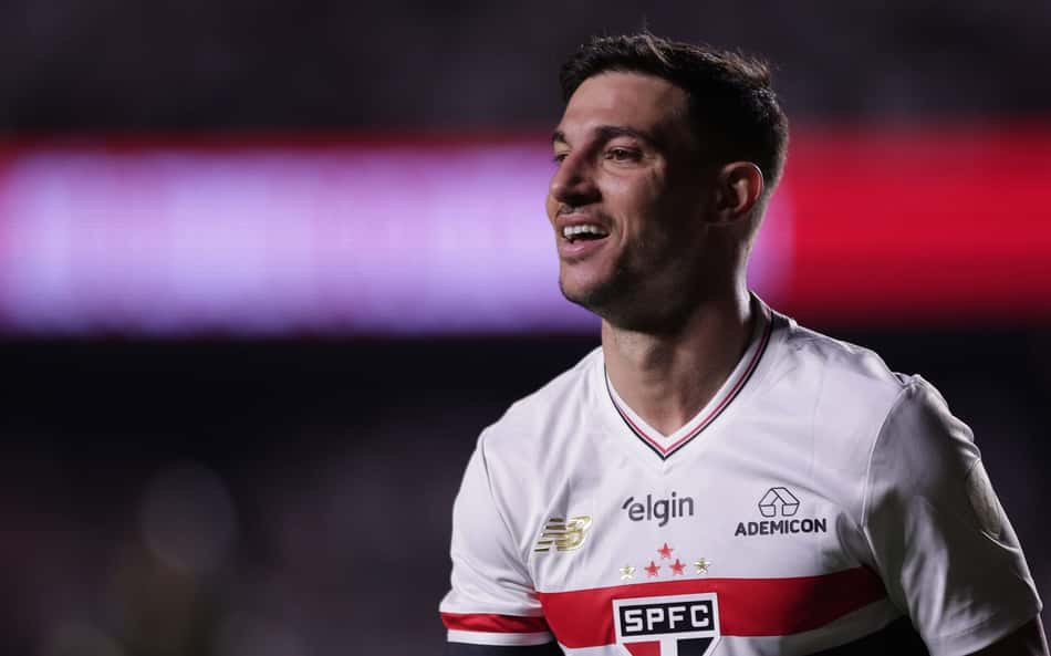 Cédric Soares garantiu a classificação do São Paulo (Foto: Ettore Chiereguini/AGIF)