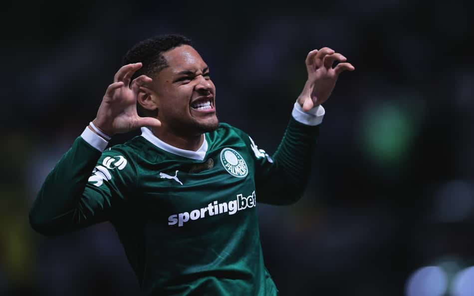 Torcedores apontam homofobia em post de Vitor Roque, e jogador apaga imagem