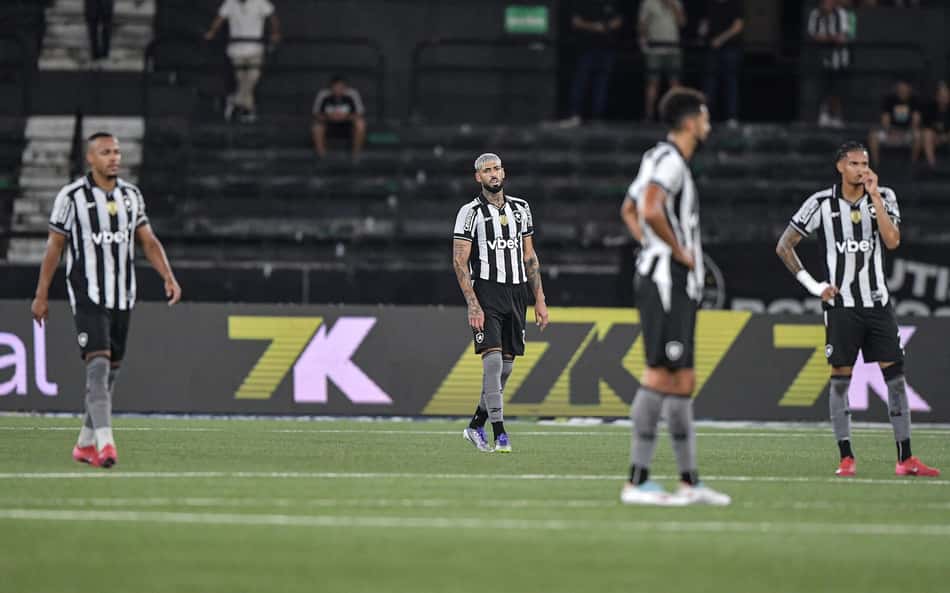 Botafogo vê desempenho defensivo despencar em momento-chave do ano