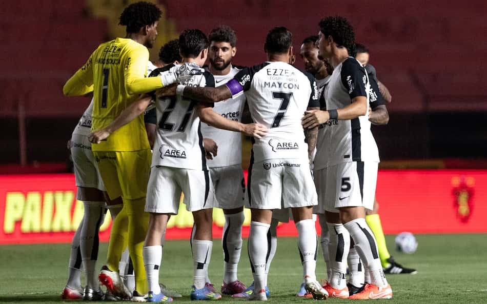 Interesse de gigantes europeus em titular do Corinthians repercute: 'Faria um estrago'