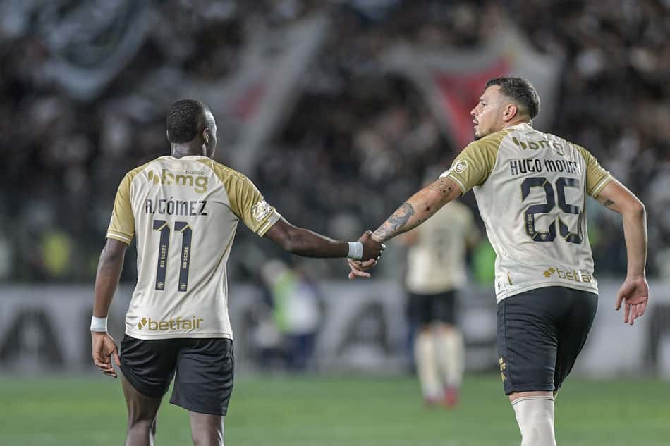 Andrés Gómez e Hugo Moura em Vasco X Bahia (Foto: Thiago Ribeiro/AGIF)