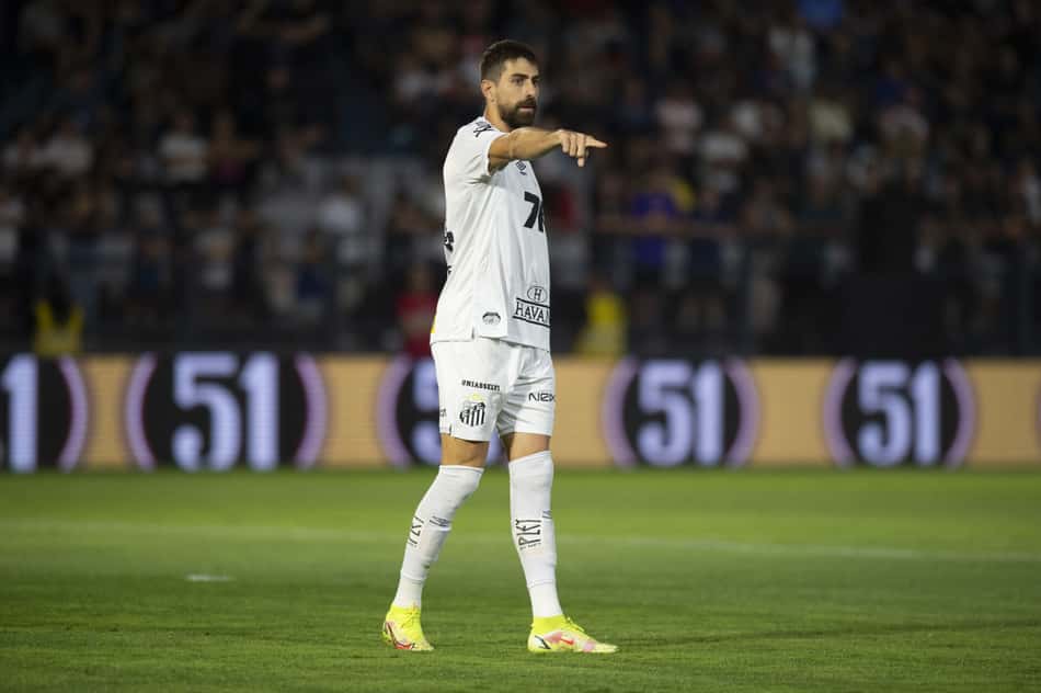 Luan Peres tem contrato com o Peixe até o fim de 2027 (Foto: Jota Erre/AGIF)