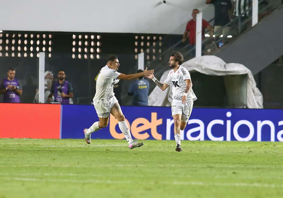 Lautaro Díaz acumula 4 jogos com a camisa do Santos e dois gols marcados. (Foto: Mauricio De Souza/AGIF)