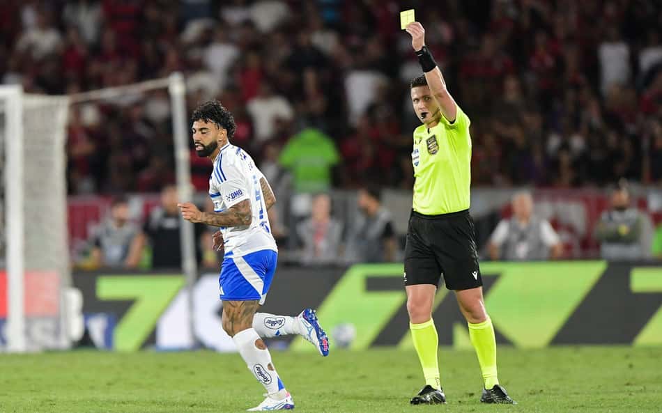 Ex-árbitro vê erro de Ramon Abatti Abel em Flamengo x Cruzeiro