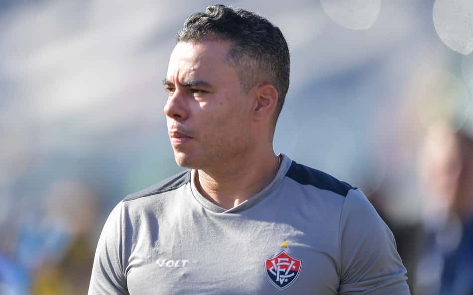 Jair Ventura projeta Ba-Vi e critica arbitragem de Vasco x Vitória: 'Determinante'