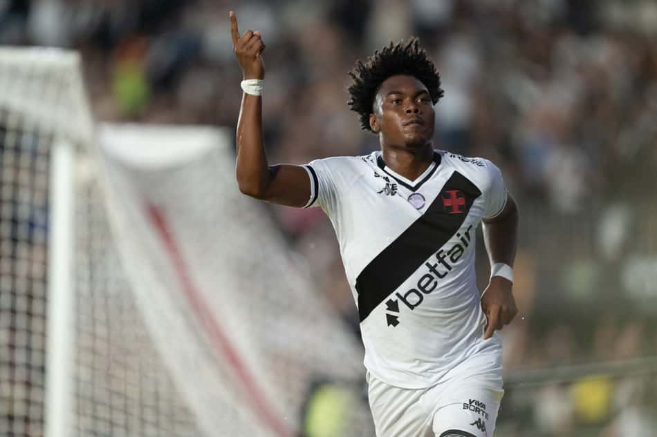 GB virou herói do Vasco em jogão contra o Vitória (Foto: Jorge Rodrigues/AGIF)