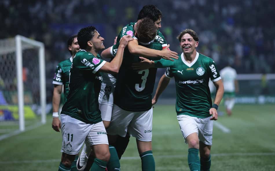 Jogadores do Palmeiras em comemoração de gol sobre o Juventude pelo Brasileirão (Foto: Ettore Chiereguini/AGIF)