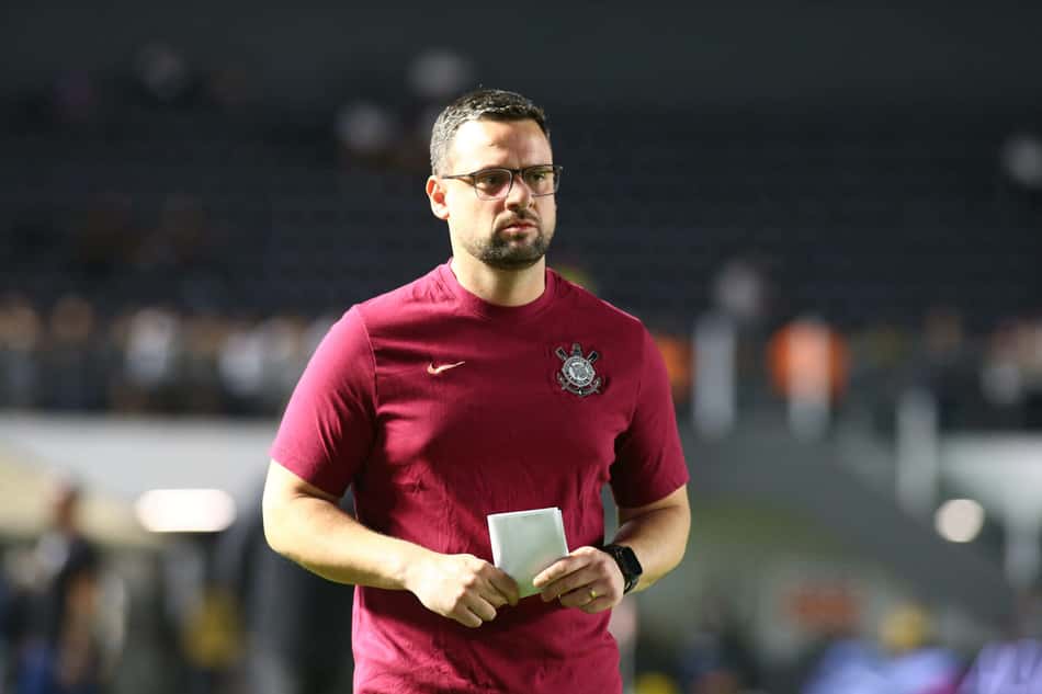 Lucas Silvestre, auxiliar de Dorival Jr (Foto: Mauricio De Souza/AGIF)