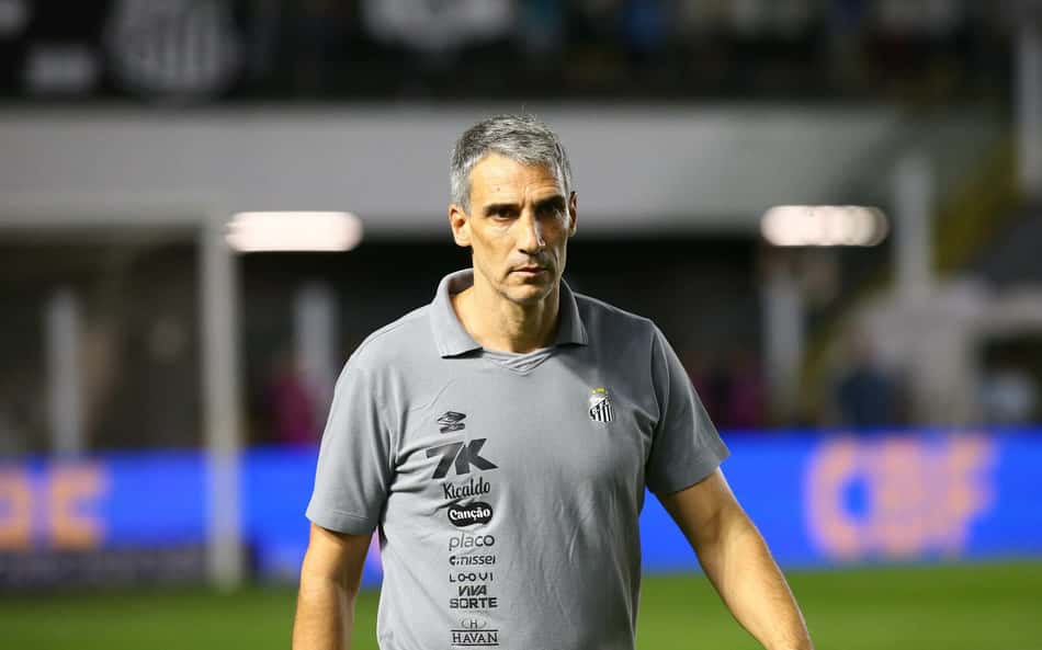 Vojvoda comandou o time em sete partidas e acumula duas vitórias. (Foto: Jota Erre/AGIF)