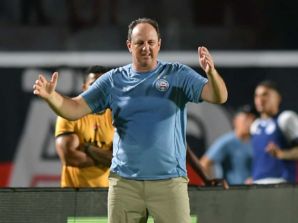 Rogério Ceni comanda o Bahia no Barradão (Foto: Jhony Pinho/AGIF)