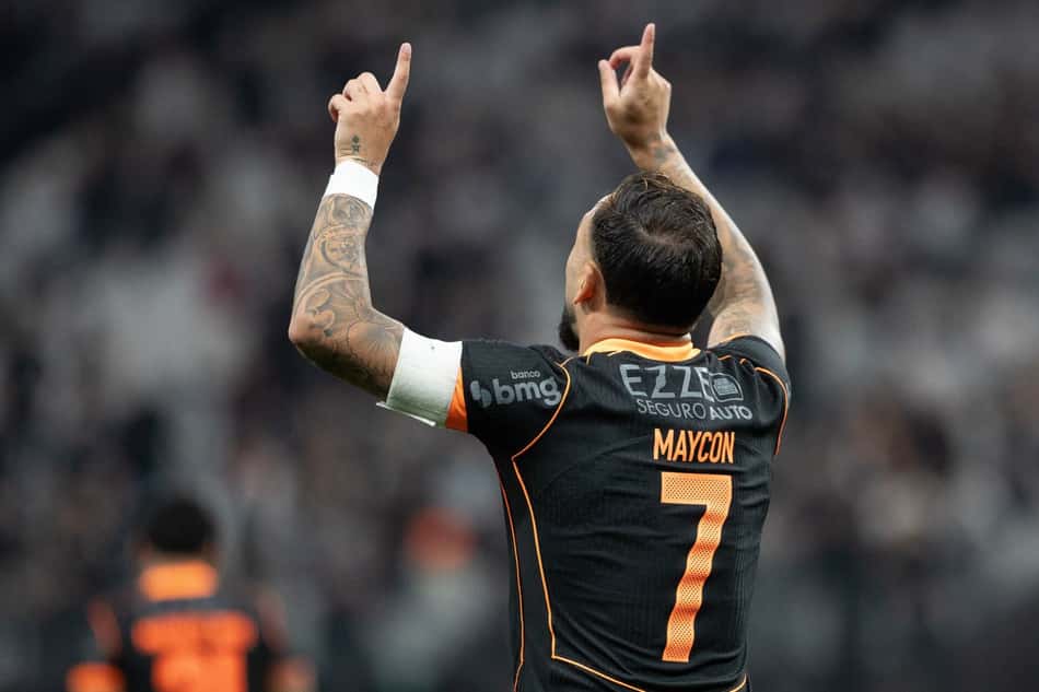 Maycon, do Corinthians, comemora o gol contra o Atlético-MG, pelo Brasileirão (Foto: Joisel Amaral/AGIF)